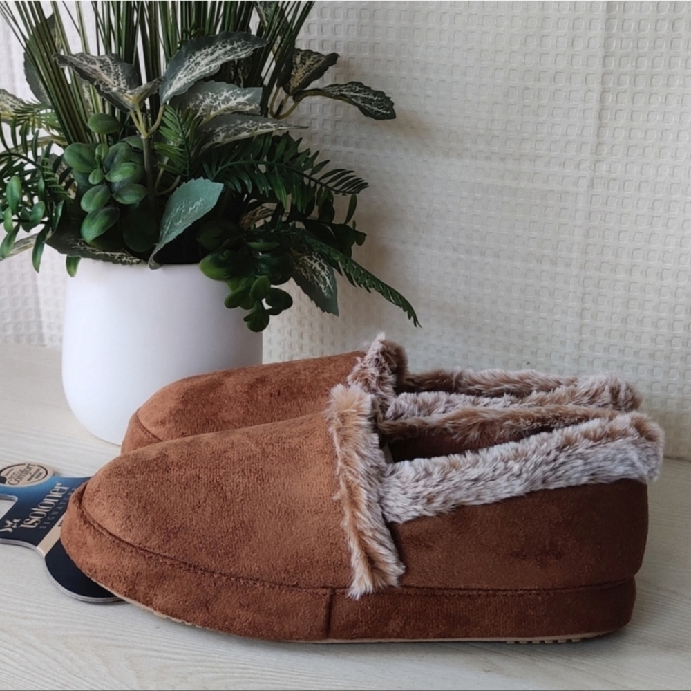 Isotoner Signature Memory Foam Women's Closed Back Slippers, Cognac Size L 8-9